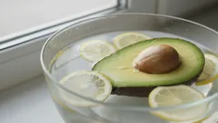 Este método mantiene el aguacate verde y cremoso fuera del refri