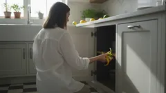 Esta fruta ahuyentará cucarachas mejor que cualquier veneno